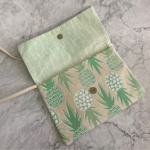 Jana Lam Crossbody - Picture 7 of 11